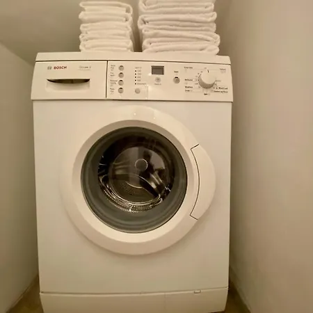 Clifton, Bristol. Spacious Deluxe Garden Flat. Appartement