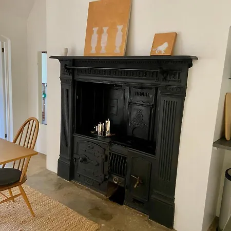 Clifton, Bristol. Spacious Deluxe Garden Flat. דירה בריסטול